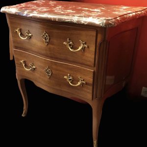Commode petite sauteuse deux tiroirs en acajou 18è siècle