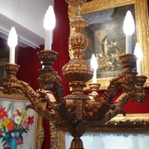 LUSTRE EN BOIS SCULPTE SIX BRANCHES DE LUMIERES STYLE XVIIème SIECLE